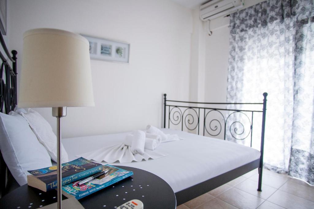 Apartments Eleni 4 Seasons Ханиоти Экстерьер фото