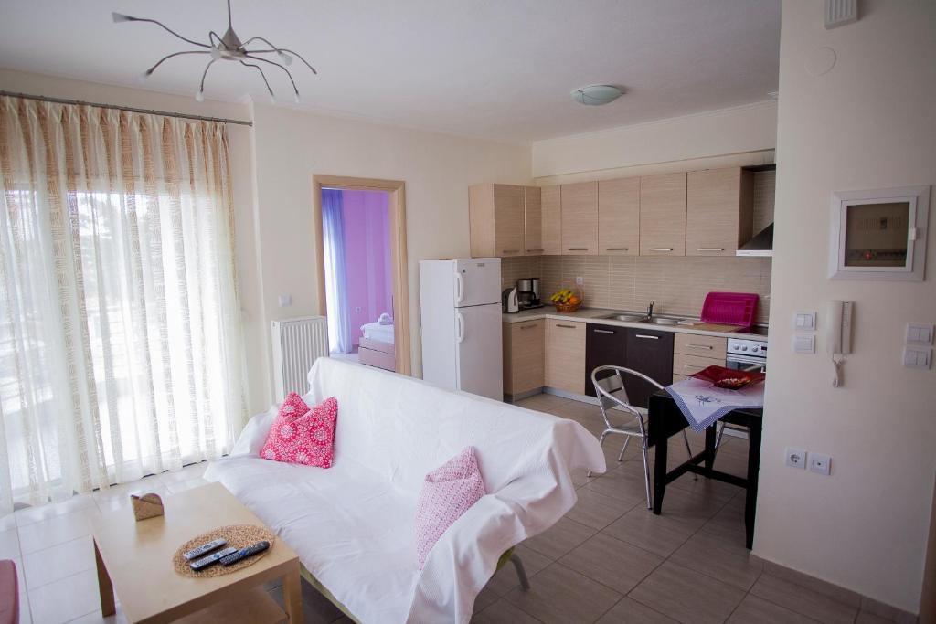 Apartments Eleni 4 Seasons Ханиоти Экстерьер фото