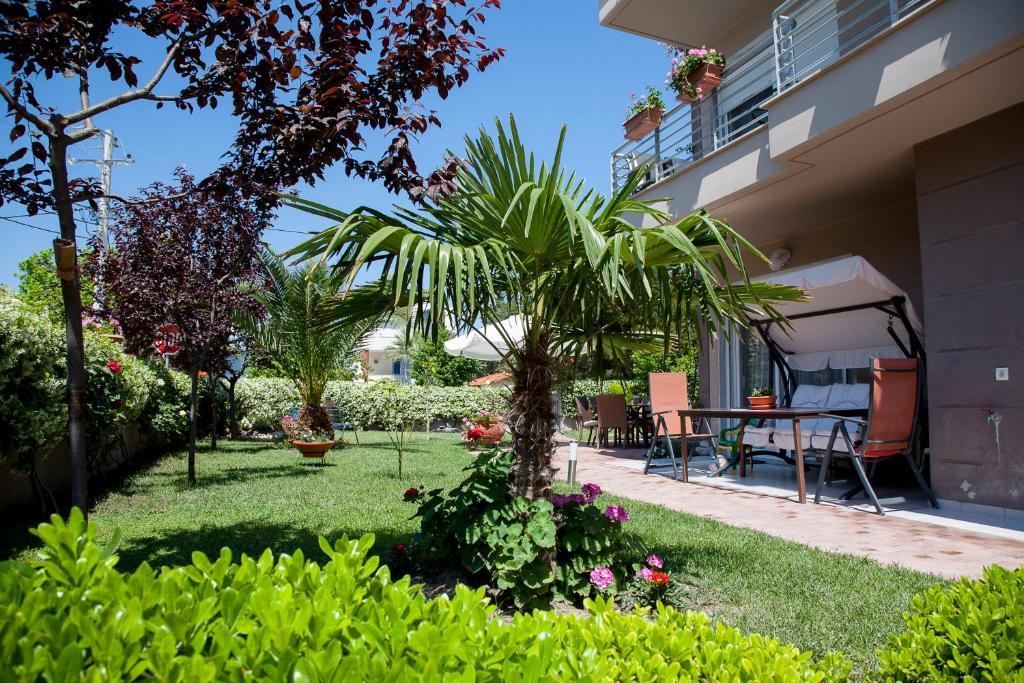 Apartments Eleni 4 Seasons Ханиоти Экстерьер фото
