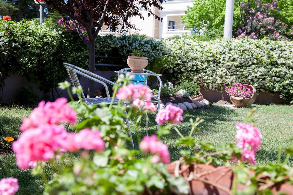 Apartments Eleni 4 Seasons Ханиоти Экстерьер фото